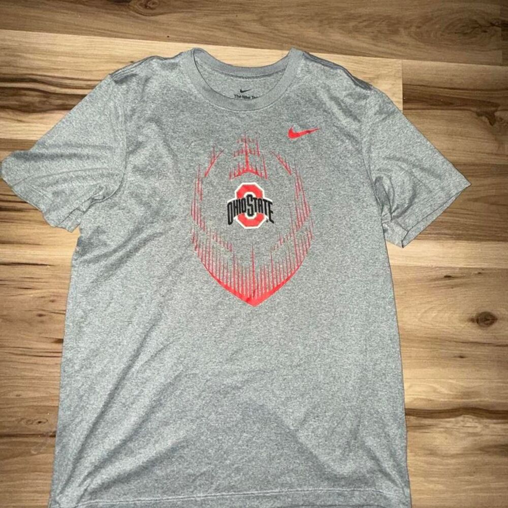 Nike Men's Grey T-shirt